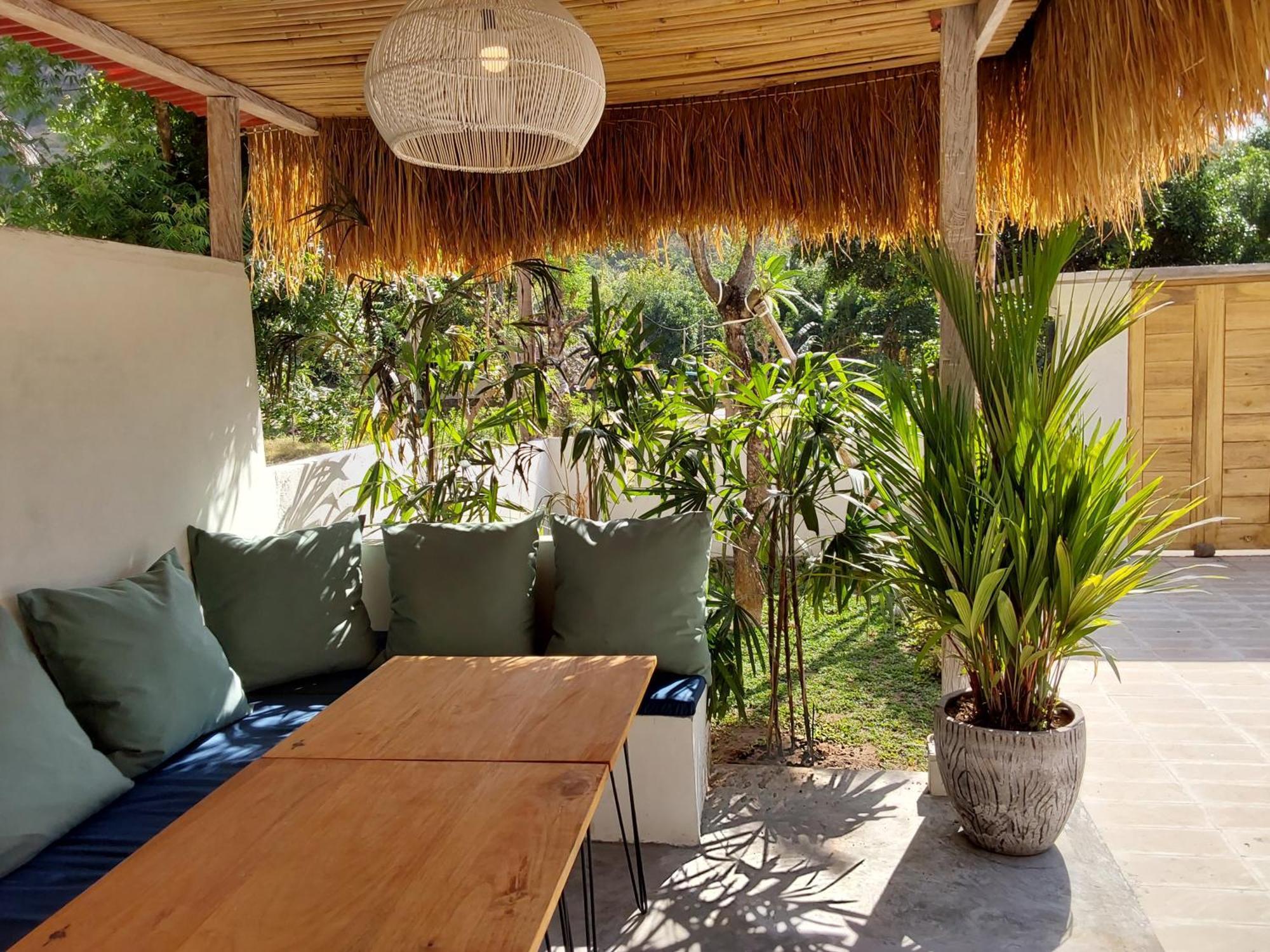 Okaoki Homestay Amed Extérieur photo